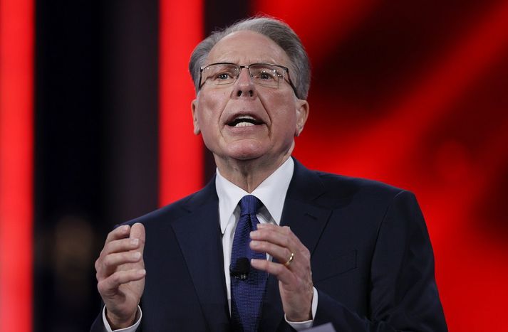 Wayne LaPierre, framkvæmdastjóri NRA, hefur verið sakaður um að fara frjálslega með peninga samtakanna.