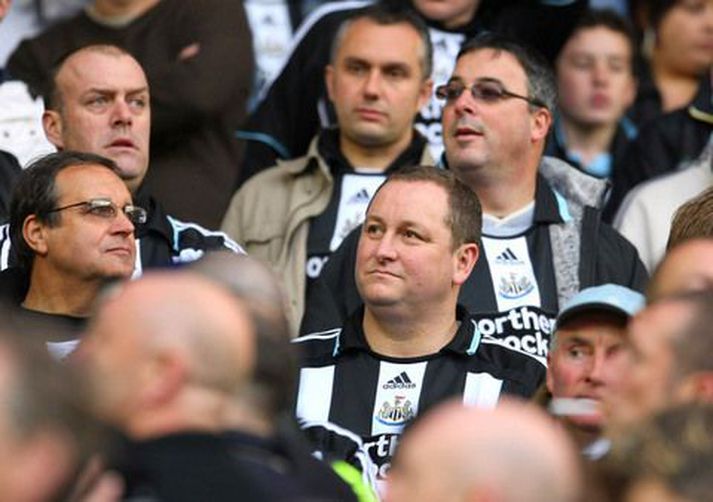Mike Ashley meðal stuðningsmanna Newcastle.