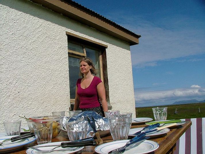 Móeiður Helgadóttir eyðir sumarfríunum án rafmagns og heitaveitu.