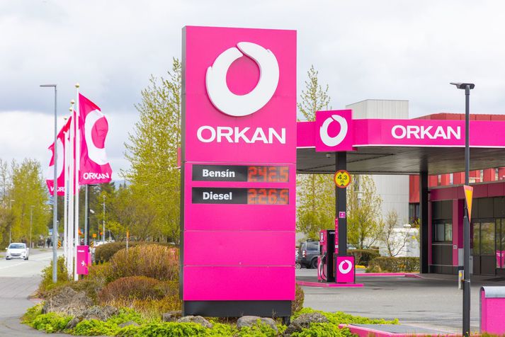 Skeljungur rekur meðal annars 60 bensínstöðvar undir merkjum Orkunnar á Íslandi.