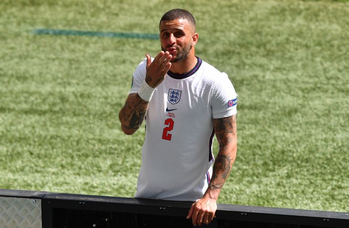 Kyle Walker haltraði af velli gegn Brasilíu