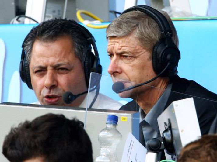 Wenger að lýsa leik á EM fyrir franska sjónvarpsstöð.