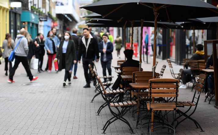 Verið er að herða aðgerðir töluvert í London og víðar í Englandi.