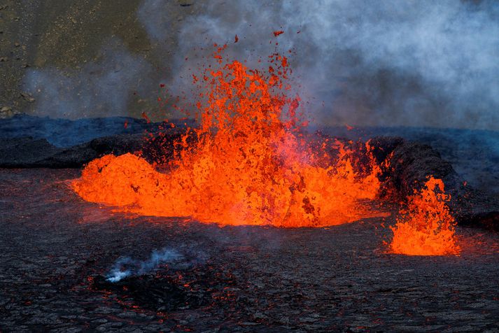 Eldgosið í Meradölum hófst fyrir viku síðan.