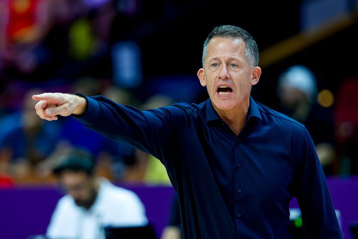 Craig Pedersen er að stýra íslenska landsliðinu í þriðja sinn á Eurobasket. Hér kallar hann inn skilaboð í leiknum við Belga í dag.