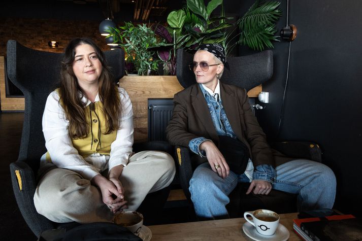 Zoe hafði samband við Elínu eftir að hún sá hana syngja í undanúrslitum Söngvakeppninnar árið 2020. 