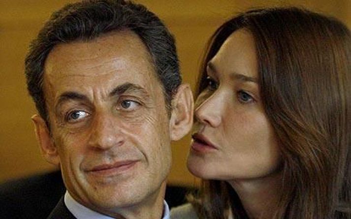 Sarkozy hitti Dalai lama sem hleypti illu blóði í Kínverja.
