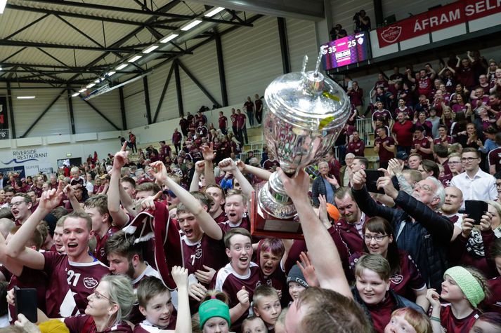 Gríðarleg stemning var á Selfossi vorið 2019 þegar liðið varð Íslandsmeistari í handbolta í fyrsta sinn. Áhorfendur hafa hins vegar ekki mátt fylla höllina stóran hluta síðustu tveggja tímabila, og stórir fjáröflunarviðburðir ekki verið haldir vegna samkomutakmarkana.