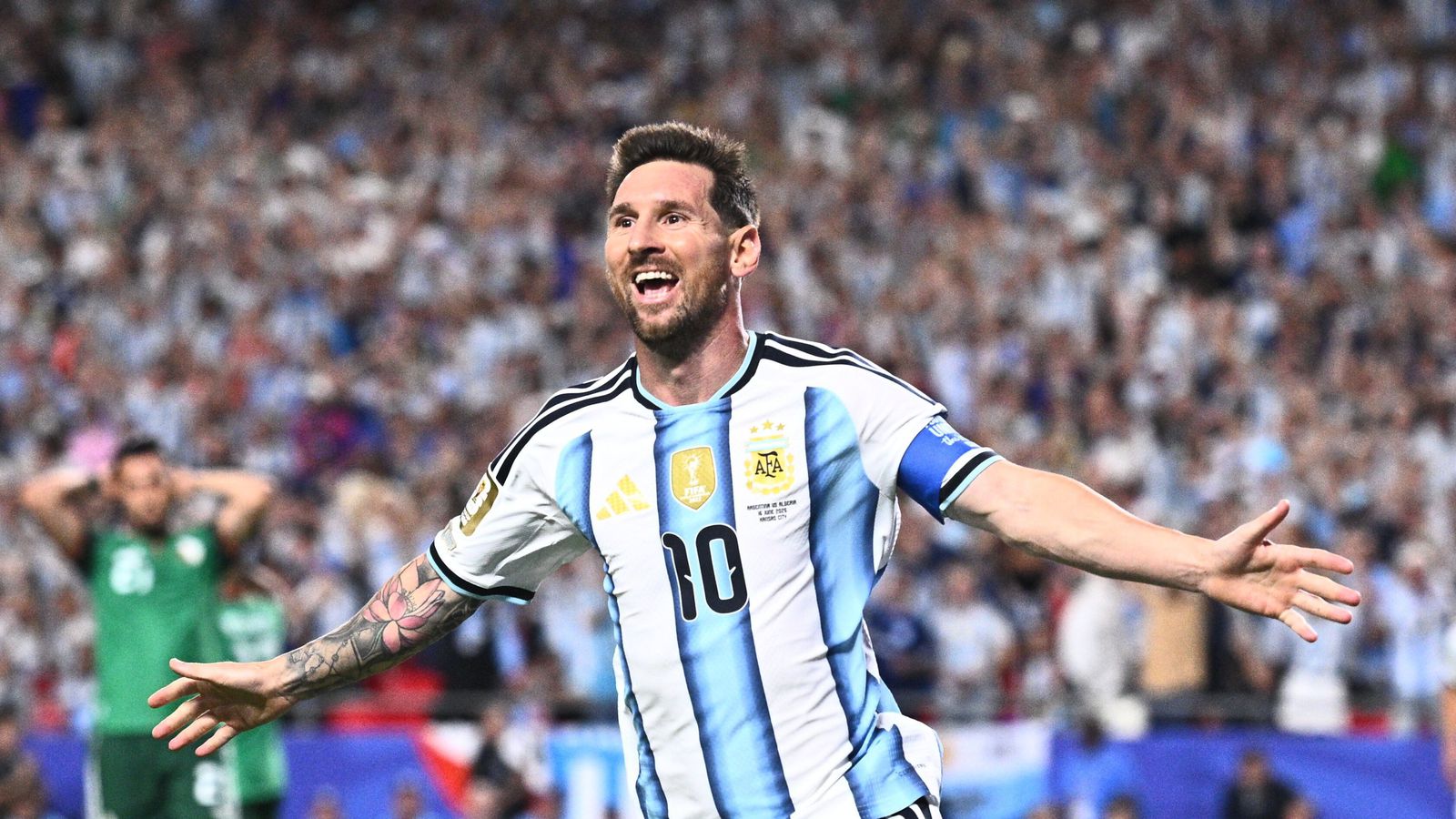 Tár­votur Messi jafnaði HM marka­metið með þrennu