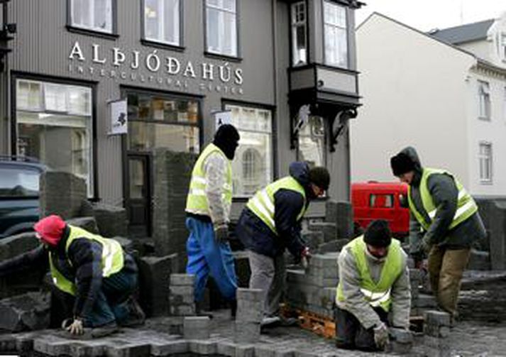 Flestir erlendir ríkisborgarar hér á landi vinna í byggingarverkavinnu af einhverju tagi.