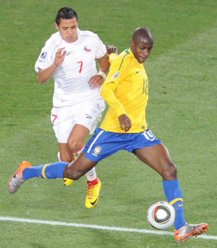 Ramires í leik með Brössum á HM.