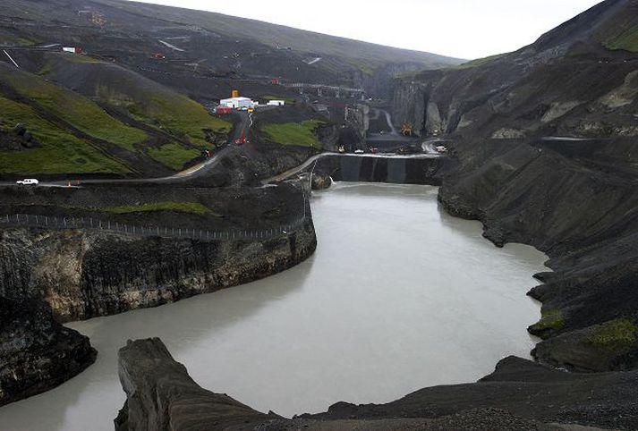 Fram kemur að meira sé af grænni orku á Íslandi á borð við jökulár og jarðhita en Íslendingar gætu nokkurn tímann þurft sjálfir.