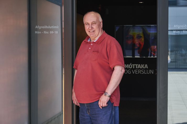 Viktor á vettvangi. Innbrotsþjófarnir hefðu viljað hitta einhvern annan fyrir en þennan mann þá er þeir reyndu að forða sér með fenginn.