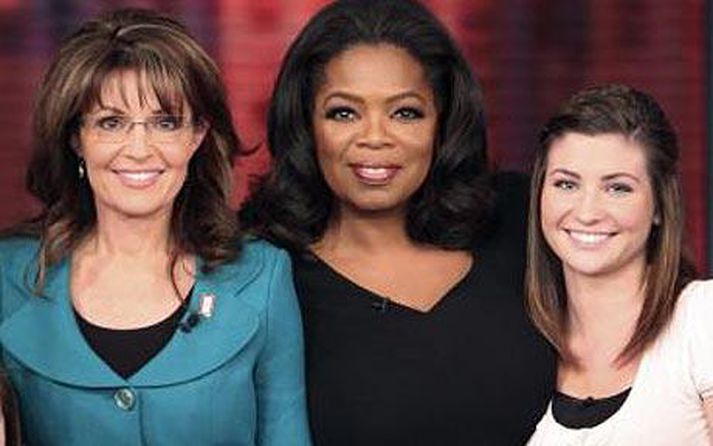 Oprah (fyrir miðju) ásamt Söru Palin, fyrrum forsetaframbjóðanda, og dóttur hennar.