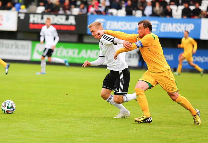 Pétur Viðarsson í baráttunni gegn Grodno.