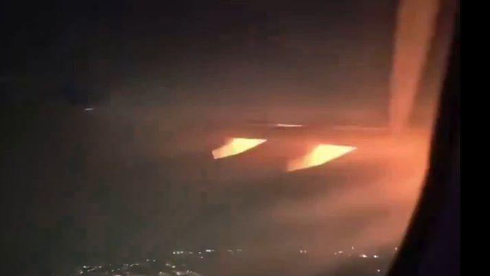 Skjáskot úr myndbandi sem farþegi tók.