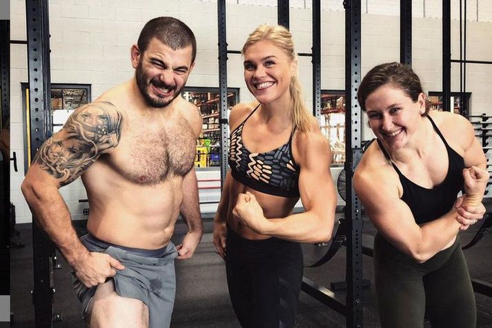 Katrín Tanja Davíðsdóttir á milli heimsmeistaranna Mathew Fraser og Tiu-Clair Toomey. Saman hafa þessi þrjú unnið níu heimsmeistaratitla á síðustu fimm árum.