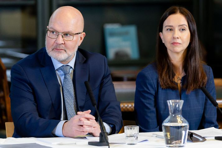 Ásgeir Jónsson, seðlabankastjóri og formaður peningastefnunefndar, Þórarinn G. Pétursson, varaseðlabankastjóri peningastefnu og Karen Áslaug Vignisdóttir, aðalhagfræðingur og framkvæmdastjóri sviðs hagfræði- og peningastefnu, munu gera grein fyrir yfirlýsingu peningastefnunefndar og kynna efni Peningamála á fundi sem hefst klukkan 9:30.