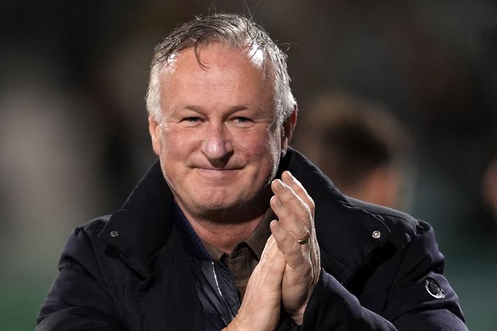 Michael O'Neill fær það verkefni í vor að koma Norður-Írum á HM og bjarga Blackburn Rovers frá falli.