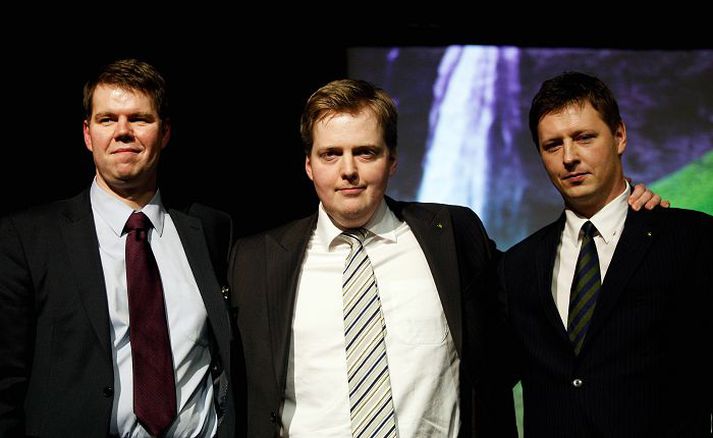 Sigmundur Davíð hafði betur gegn Höskuldi Þórhallssyni og Páli Magnússyni þegar Framsóknarmenn kusu sér formann árið 2009. Hann reynir að endurtaka þann leik gegn Höskuldi á morgun.fréttablaðið/anton