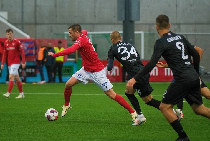 Gylfi Þór Sigurðsson og félagar í Val taka á móti skoska liðinu St. Mirren í kvöld.