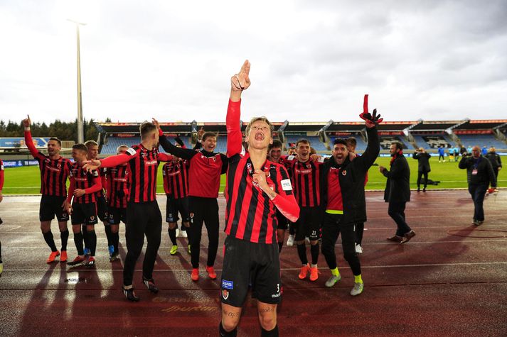 Logi Tómasson varð bikarmeistari með Víkingum síðasta sumar eftir 1-0 sigur á FH. Hann mun nú spila með FH út þetta tímabil hið minnsta.