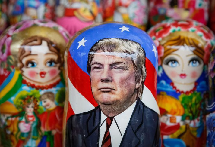 Mynd af Donald Trump á matrjoska-dúkku innan um aðrar slíkar til sölu í Kiev, höfuðborg Úkraínu.