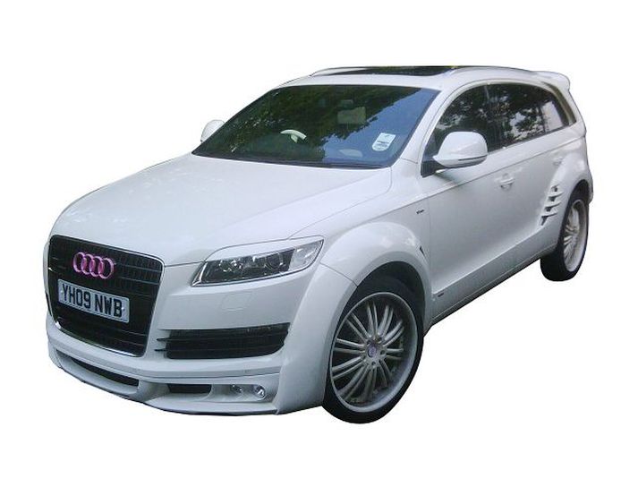 Nýi bíll Manúelu er allur hvítur með bleikum Audi-merkjum og hvítum og bleikum felgum.