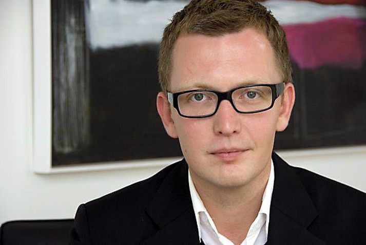 Fréttamaðurinn geðþekki hverfur af sjónvarpsskjám landsmanna um miðjan ágúst og flytur til Þýskalands.