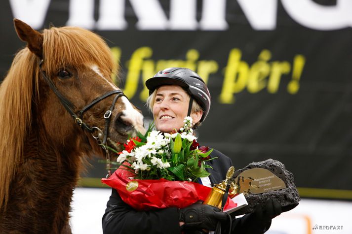 Hrafnhildur Jónsdóttir og Kraftur frá Keldudal. Sigurvegarar gærkvöldsins.