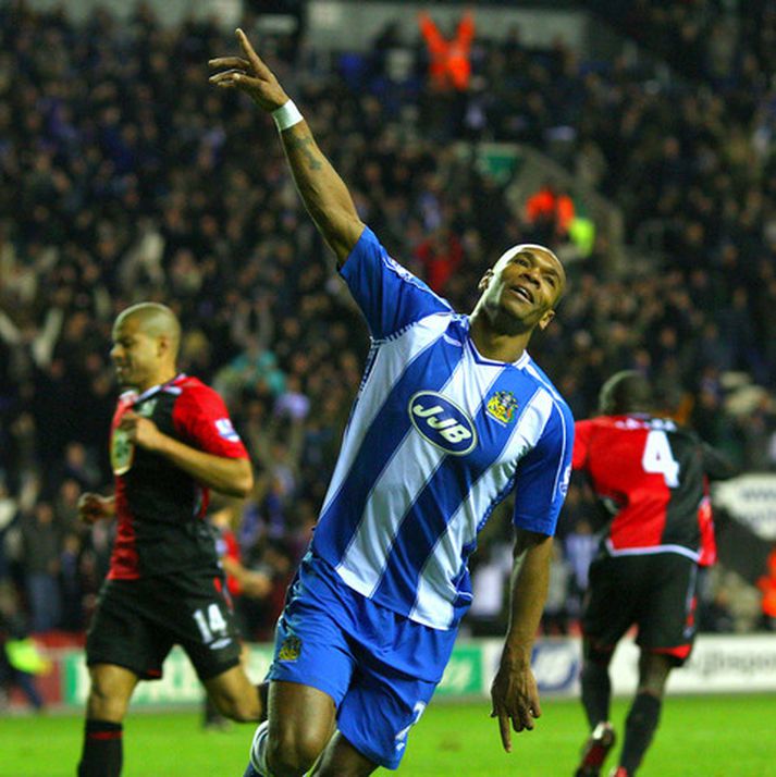 Marcus Bent fagnar einu þriggja marka sinna fyrir Wigan í dag.