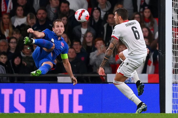 Harry Kane kláraði þrennuna í kvöld með glæsilegu marki.