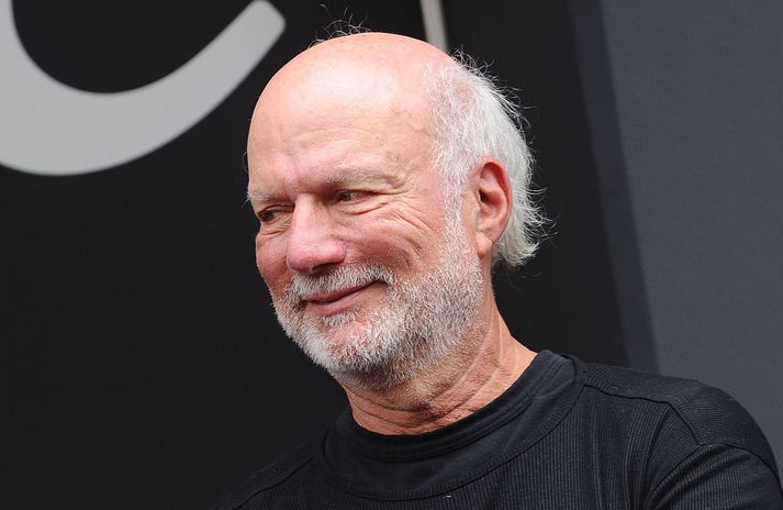 James Burrows leikstjóri.