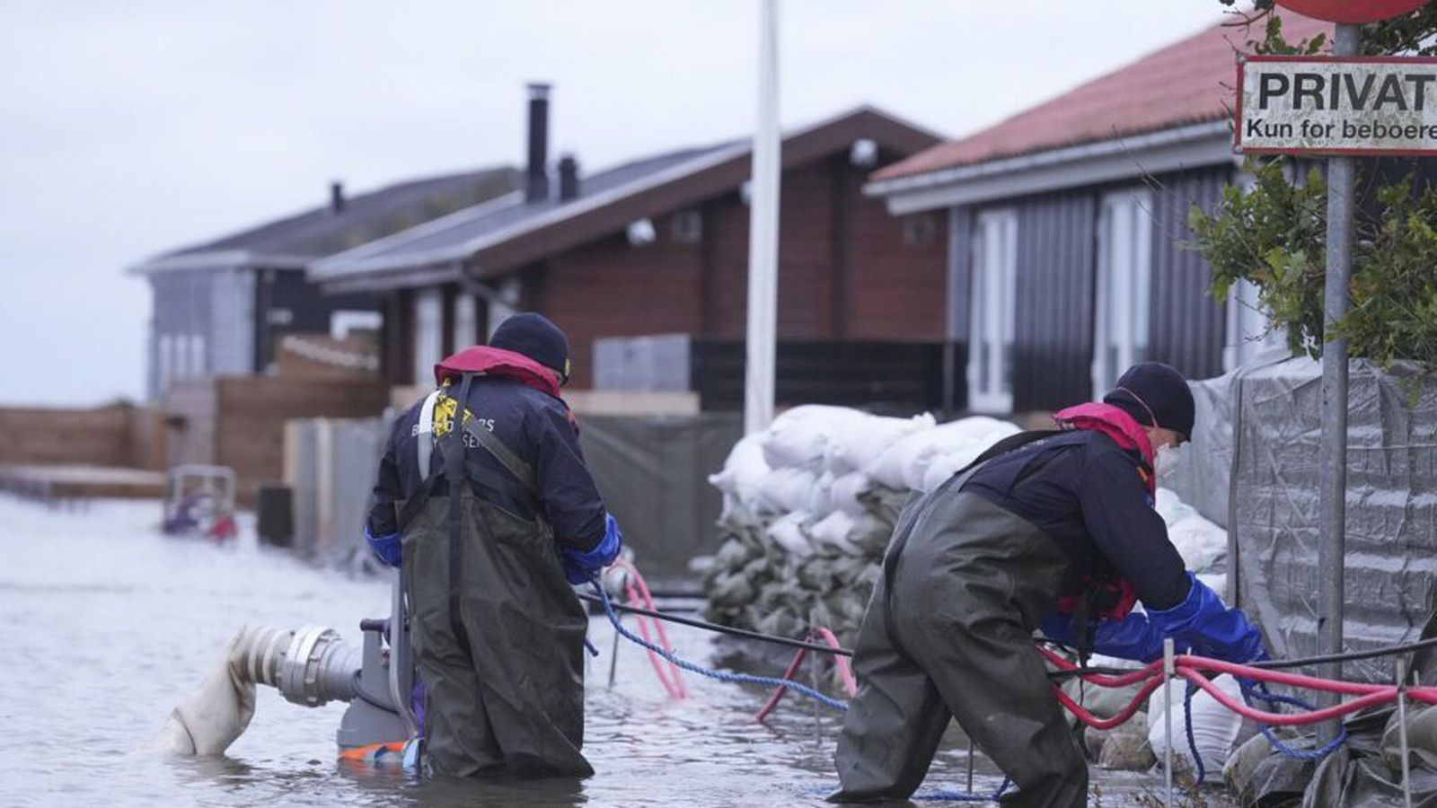 Hundruð milljarða í að verja strandir fyrir á­gangi sjávar