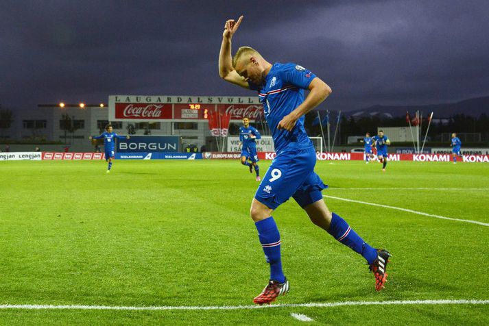 Kolbeinn Sigþórsson fagnar hér marki með íslenska landsliðinu.