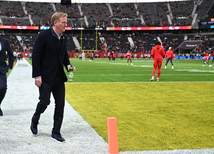 Roger Goodell staðfestir að NFL-deildin færi sig til Spánar eða Brasilíu á næsta tímabili.