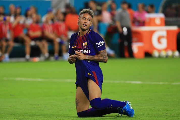Neymar þarf ekki að svekkja sig mikið yfir laununum hjá PSG.