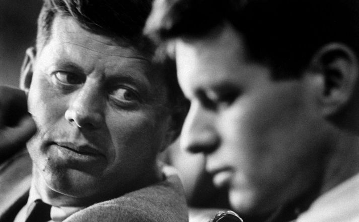John F. Kennedy ásamt bróður sínum, Robert Kennedy.