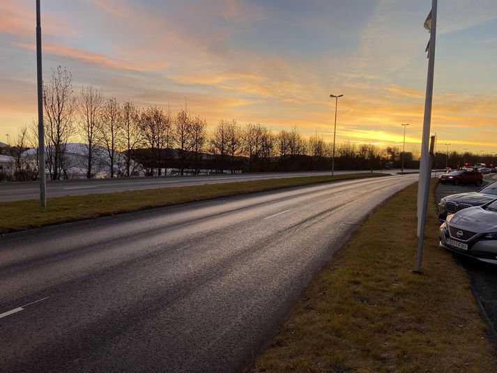 Margir veittu því athygli að umferðin var léttari í gærmorgun en aðra morgna.