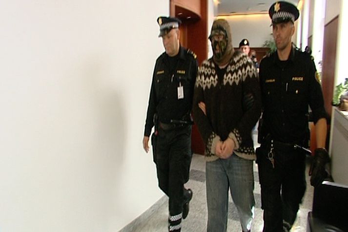 Börkur Birgisson leiddur fyrir dómara í morgun.