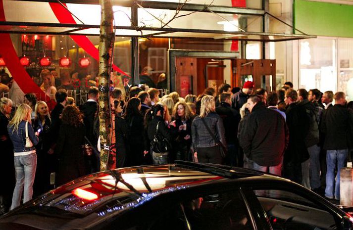 Búast má við auknum látum utan við staði, en reynsla New York-búa er aukinn hávaði og slagsmál utan við staði, að minnsta kosti fyrstu mánuðina.
