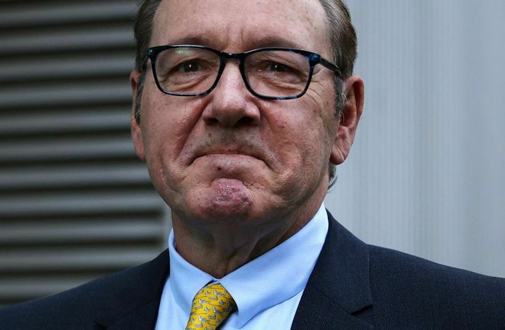 Kevin Spacey var sýknaður i bæði dómstóli í Bretlandi og Bandaríkjunum af ásökunum um kynferðisbrot.