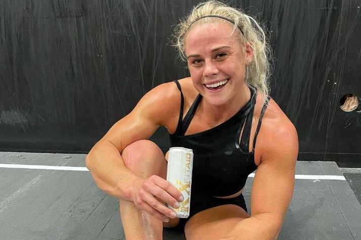 Sara Sigmundsdóttir náði sér góðri fyrir fyrsta hluta The Open og varð fjórða besta íslenska konan í 22.1