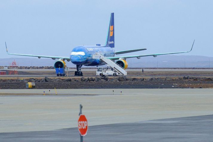 Flugfloti Icelandair á Keflavíkurflugvelli í samgöngubanni.