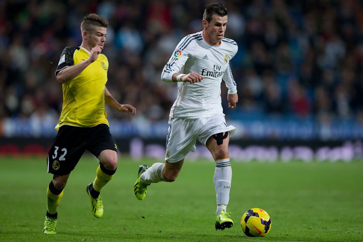 Moreno að eltast við Gareth Bale.