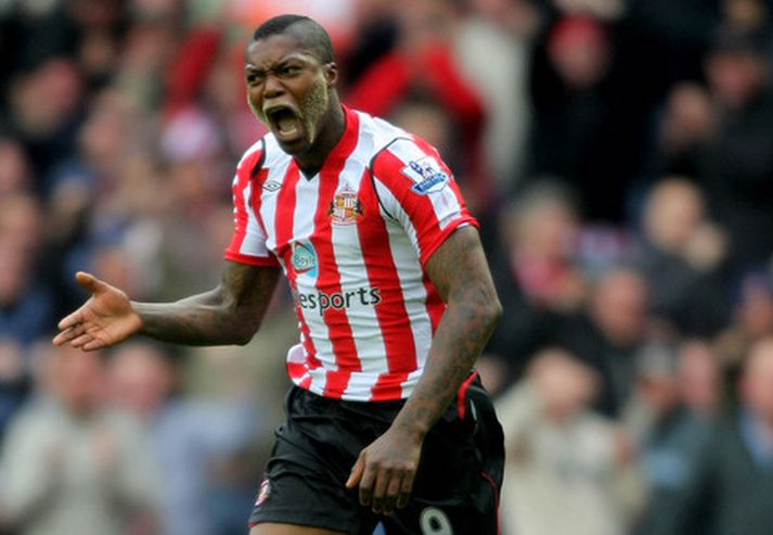 Djibril Cisse fagnar marki sínu í dag.
