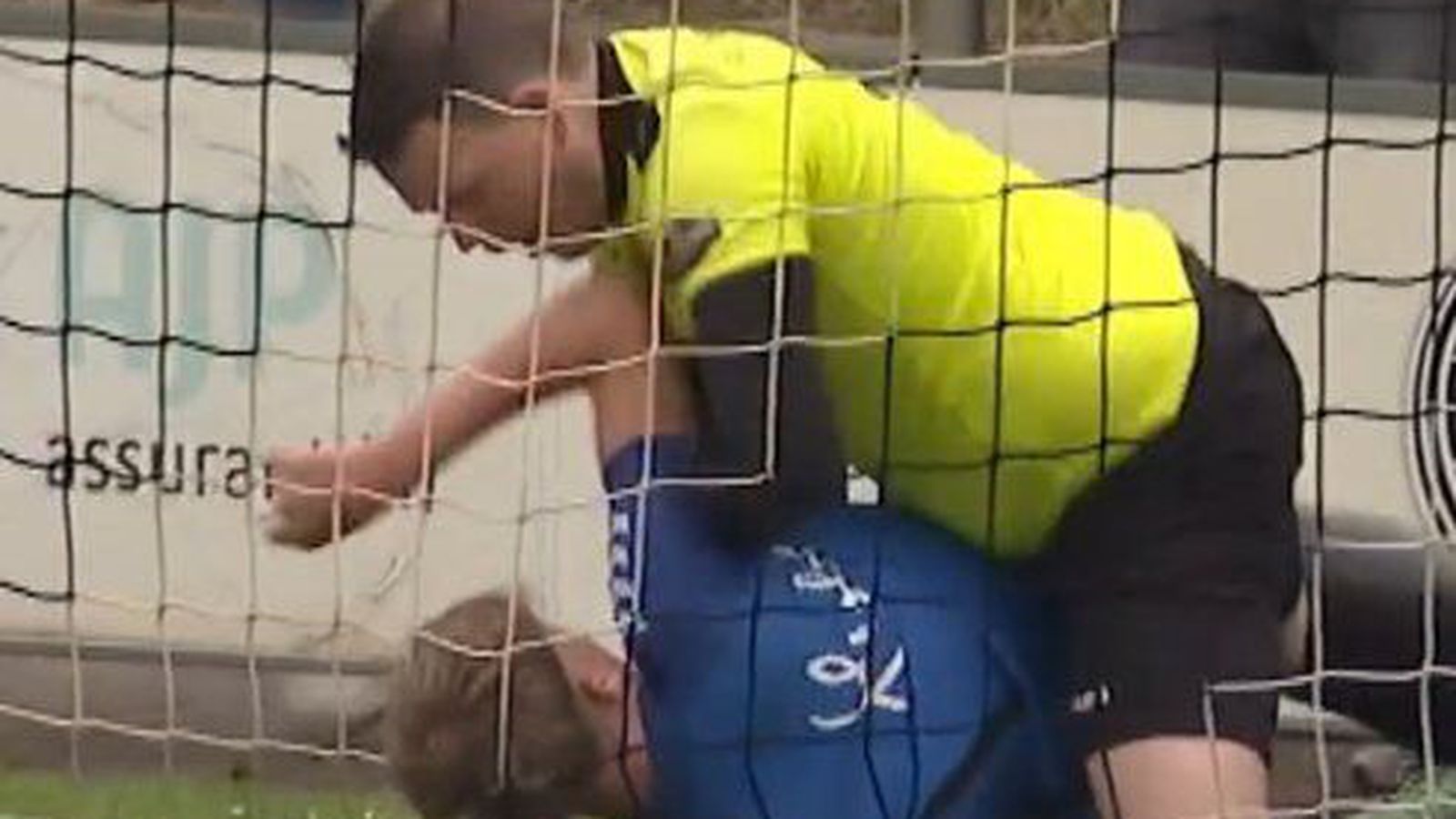 Mark­vörður í slags­málum rétt fyrir víta­spyrnu­k