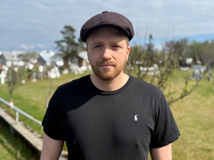 Ísak Berglindarson íbúi í Reykjanesbæ var látin eyða myndbandi sem hann tók af atburðarásinni.