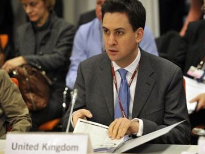 Ed Miliband segir að Tony Blair hafi gert mikil mistök. Bróðir hans vill að flokksmenn snúi sér að öðrum málum. Mynd/AP
