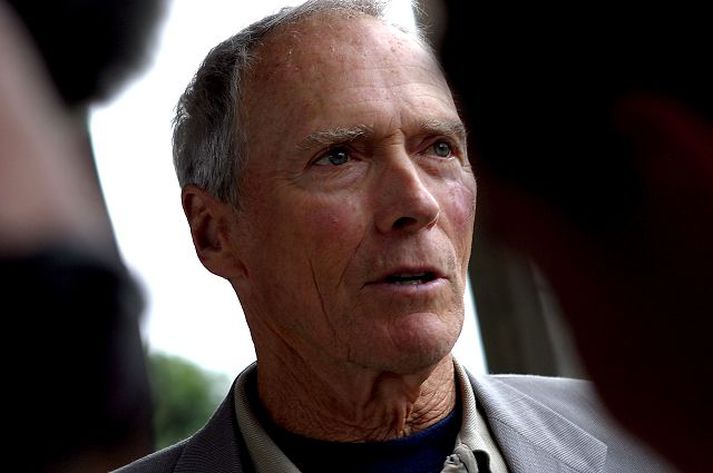 Clint Eastwood  verður heiðraður af bæði leikstjórum og framleiðendum í upphafi næsta árs. Hann vinnur nú hörðum höndum að því að klára Flags of Our Fathers, sem var tekin upp hér á landi fyrir ekki margt löngu.